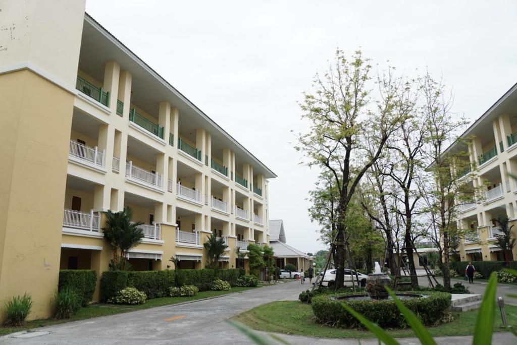 The One Residence Hotel Bangkok Exterior photo