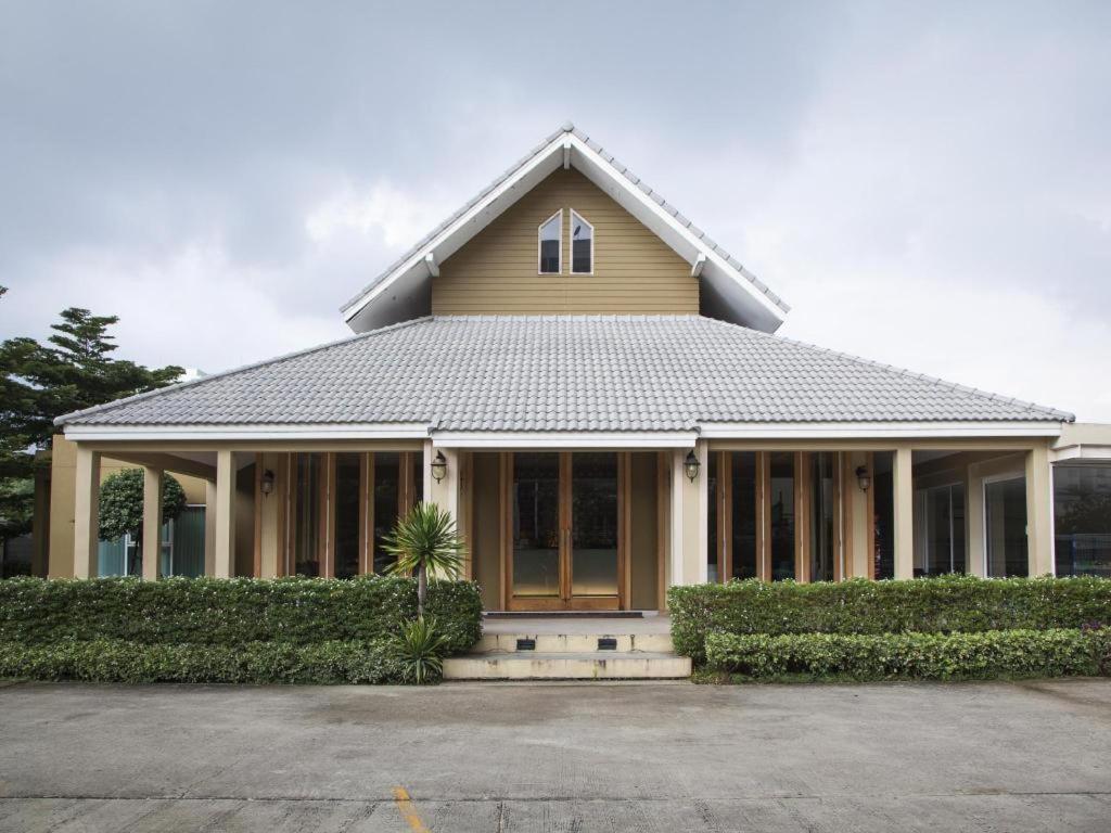 The One Residence Hotel Bangkok Exterior photo