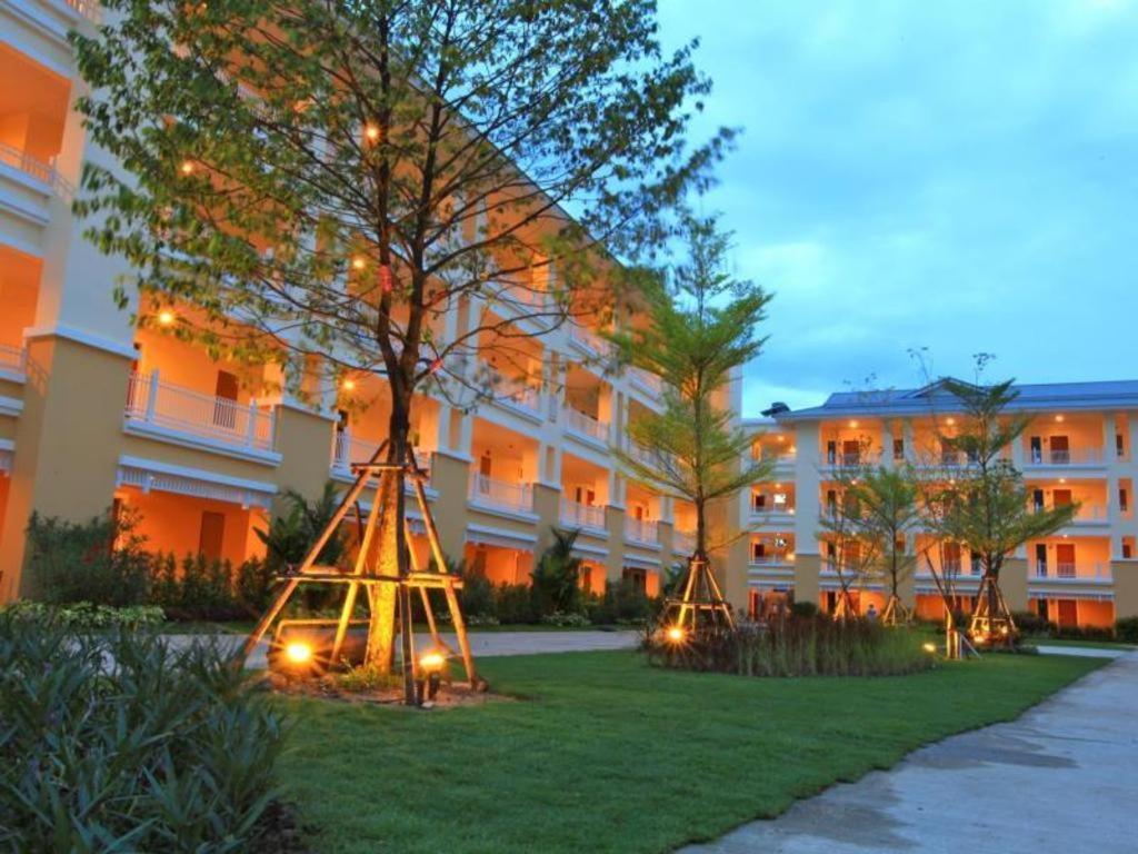 The One Residence Hotel Bangkok Exterior photo