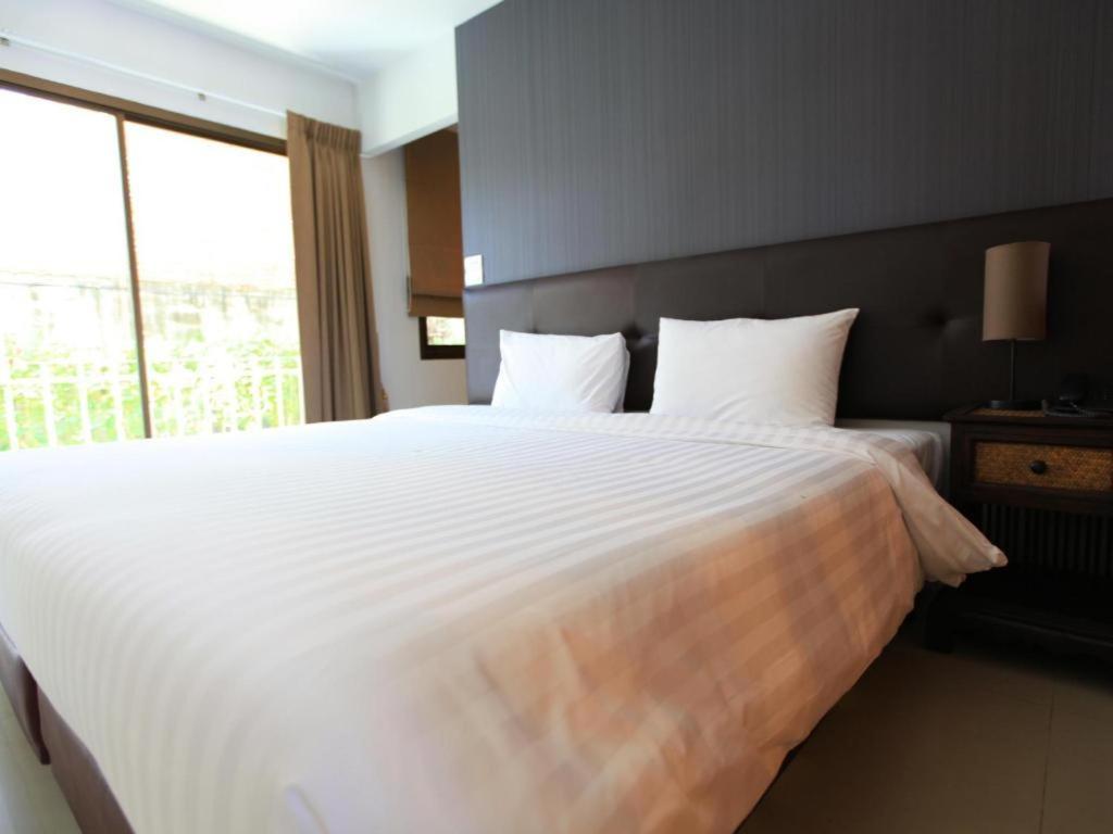 The One Residence Hotel Bangkok Exterior photo