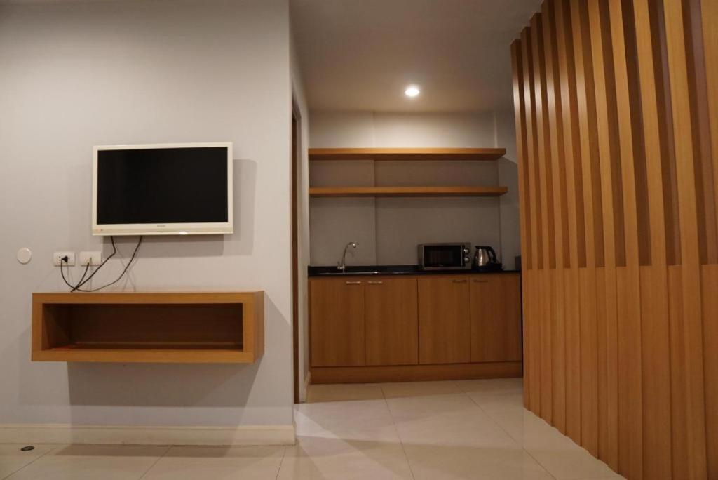 The One Residence Hotel Bangkok Exterior photo