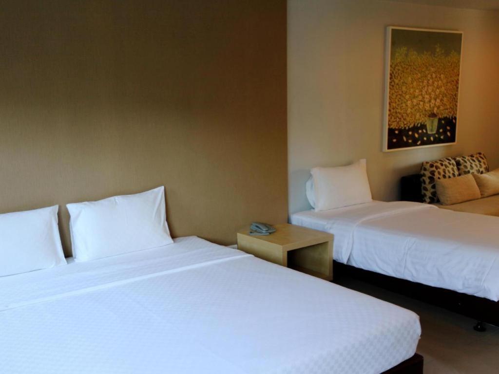 The One Residence Hotel Bangkok Exterior photo