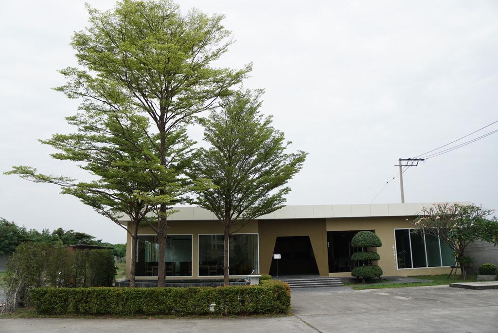 The One Residence Hotel Bangkok Exterior photo